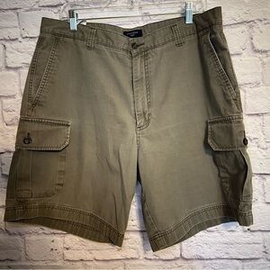 Dockers flat front relaxed fit size 36 men's shorts color green